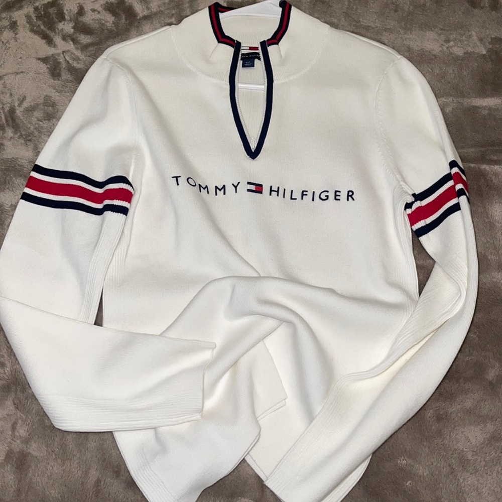NEVER USED TOMMY HILFIGER SWEATER TOP
